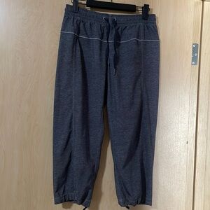 Lululemon capris size 4 great condition grey color